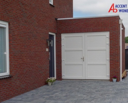 Garagedeuren en voordeur